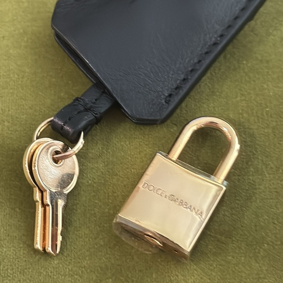 Dolce & Gabbana lock and key set with clochette charm - Picture 7 of 7